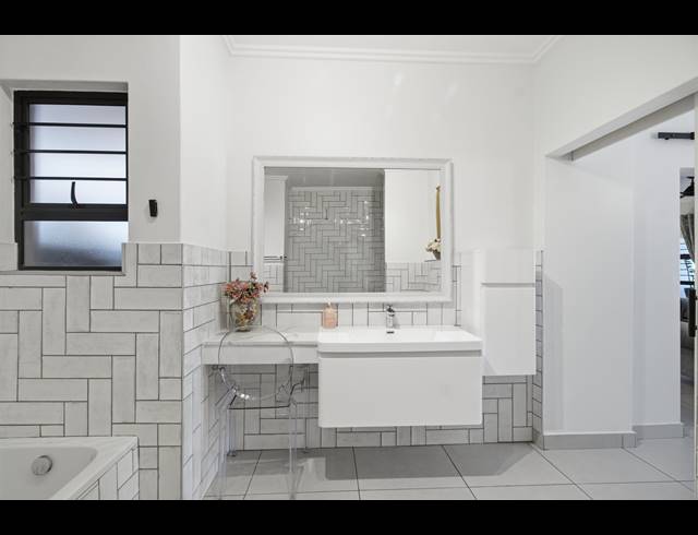 4 BEDROOM APARTMENT FOR SALE IN PALM LAKES ESTATE